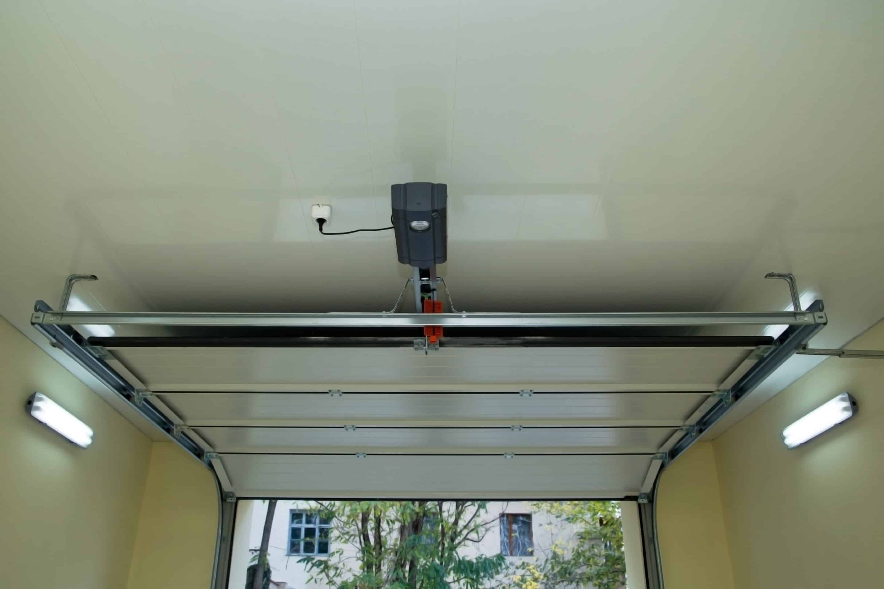 Automatic garage door inside Antrieb Sektionaltor scaled